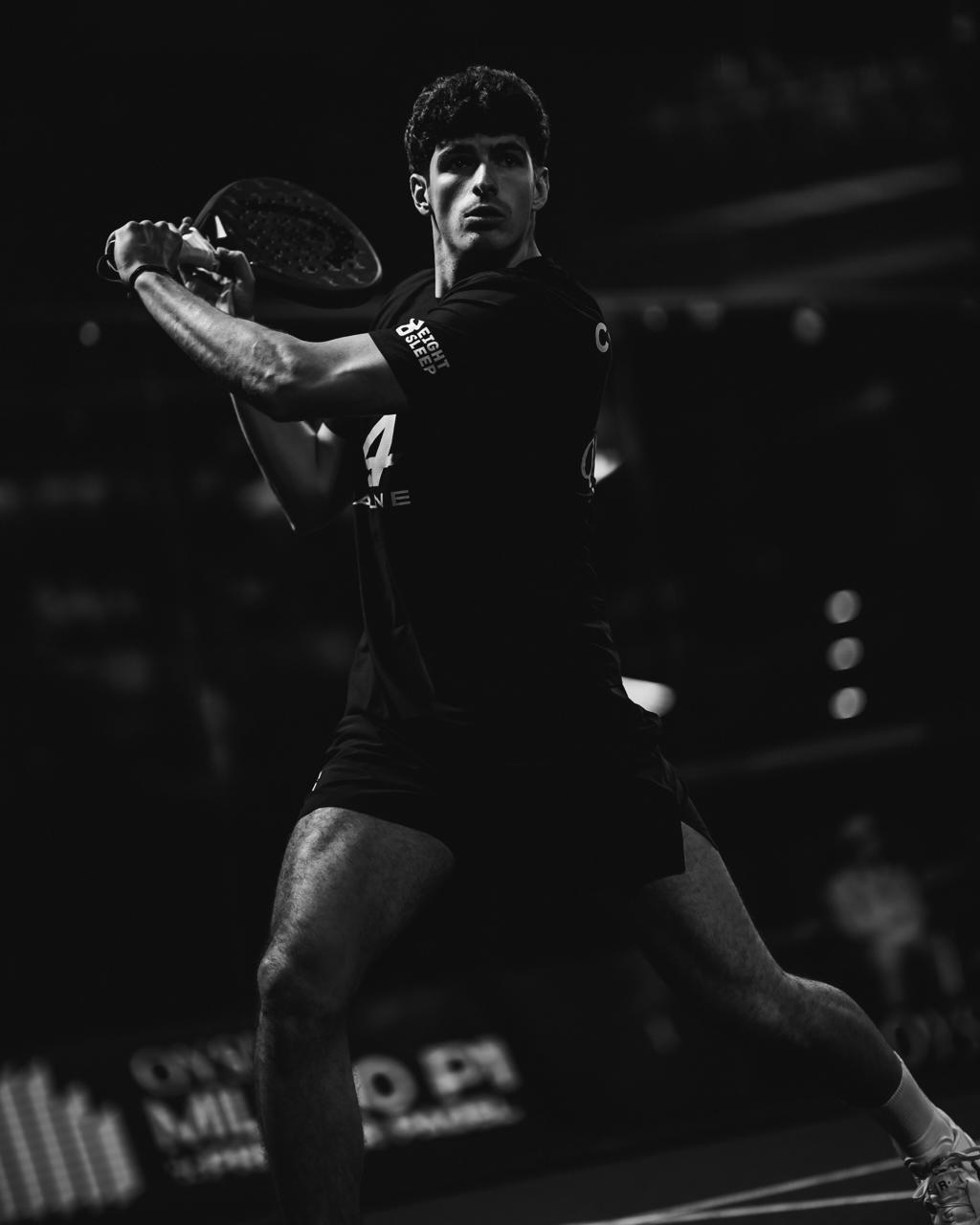 ミラノP1でプレーするプロ選手の公式写真。